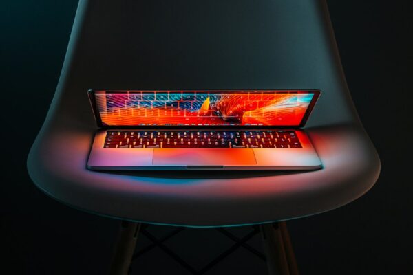 Claude vs ChatGPT which is better for freelancers and creators?