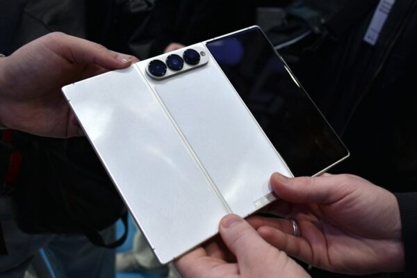 iPhone Duo problems: cracked screens and early durability issues