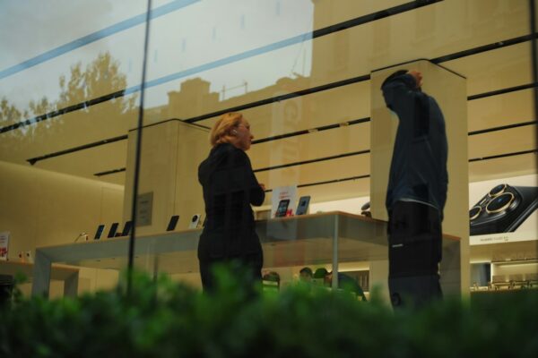 iPhone duo purchase limit India: Apple caps orders to 2 units